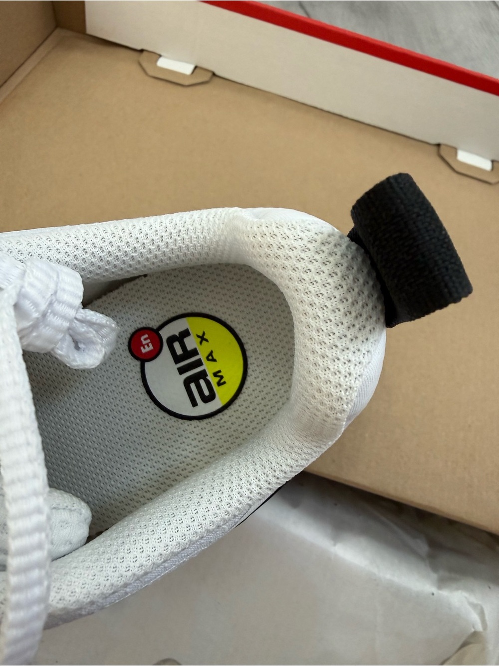 Nike Air Max NuAxis black and white - Picture 2 of 4